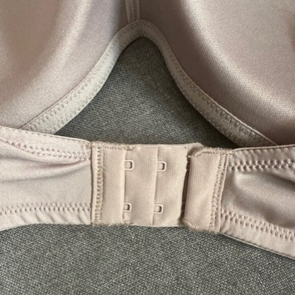 Halston Womens Bra 36D Beige Taupe Comfort Wireless Lightly Padded T-Shirt NWOT - Picture 2 of 4